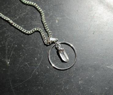 Anhänger, Kreis, Metall, versilbert, Bergkristall Spitze, Unisex
