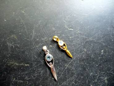 Preview: Gaja, Göttin, Erdmutter, Anhänger, Sterlingsilber, Lapislazuli, klein, Symbolschmuck, Esoterik
