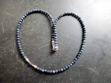 Kette, filigran, Saphir, facettiert, asymetrisch, Sterlingsilber, Schmuck, Frauen