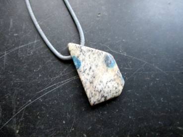 Anhänger, Azurit, in Matrix, Schmuck, Lederband, Silber