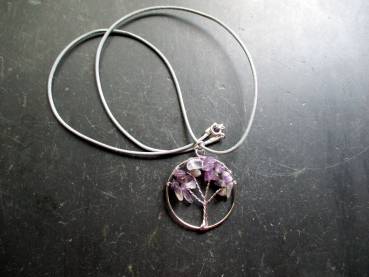 Kette, Lederband, Anhänger, Baum des Lebens, Metall, versilbert, Amethyst, lila