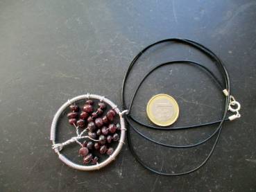 Kette, Anhänger, Baum des Lebens, Granat, Metall, Silber. Lederband, Schmuck