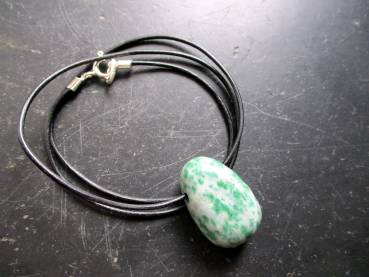 Kette, Anhänger, Lederband, Jade, grün, Schmuck, Schamane