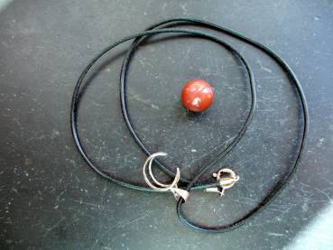 Kette, Anhänger, Lederband, Kralle, Mondstein, Silber, beige, Schmuck