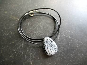 Kette, Anhänger, Tropfen, Lederband, Schneeflockenobsidian, schwarz, weiß, Unisex