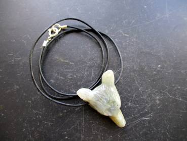 Anhänger, Kette, Lederband, Wolf, Labradorit, grün, Krafttier, Schmuck, Unisex
