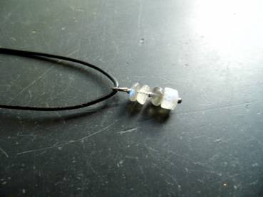 Kette, Anhänger, Cairn, Lederband, Mondstein, Labradorit, Silber, Schmuck, grün, weiß