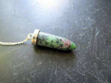 Pendel, Spitzpendel, Rubin/Zoisit, Messing, versilbert, Rubinpendel, Wicca