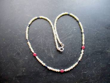Kette, Perle, Perlenkette, Süsswasserperle, Rubin, Saphir, Silber, Schmuck, Frauen