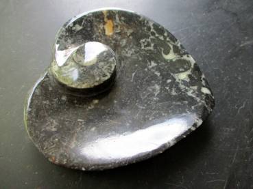 Preview: Schale, Seifenschale, Orthoceras, schwarz, weiß, Herz, Herzform, Deko, Geschenk