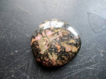 Preview: Seifenstein, Handschmeichler, Deko, Geschenk, Rhodonit, rosa, schwarz