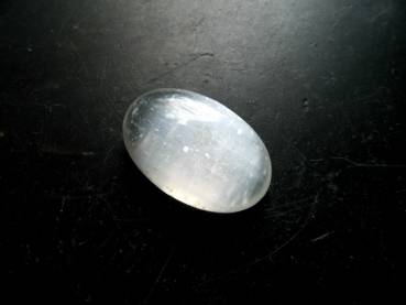 Preview: Handschmeichler, Seifenstein, Selenit, schimmernd, weiß, Deko