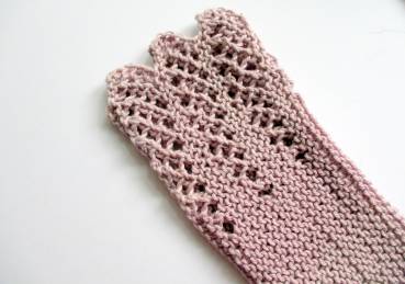 Preview: Armstulpen, Stulpen, Pulswärmer, Wolle, Spitze, elegant, gestrickt, flieder