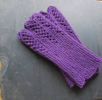 Preview: Armstulpen, Stulpen, Pulswärmer, Wolle, Spitze, elegant, gestrickt, lila