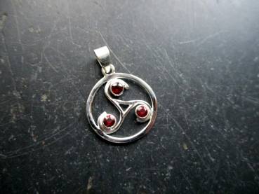 Preview: Anhänger, Triskele, im Kreis, Granat, Sterlingsilber, keltisch, Unisex