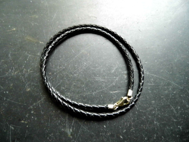 Graues Lederband mit Verschluss 1 Stück Länge 50 cm. 