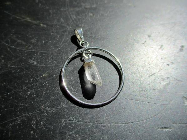 Anhänger, Kreis, Metall, versilbert, Bergkristall Spitze, Unisex
