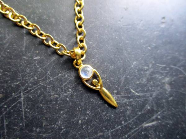 Göttin, Gaja, Erdmutter, Sterlingsilber, vergoldet, Mondstein, Schmuck, Muttergöttin, mini