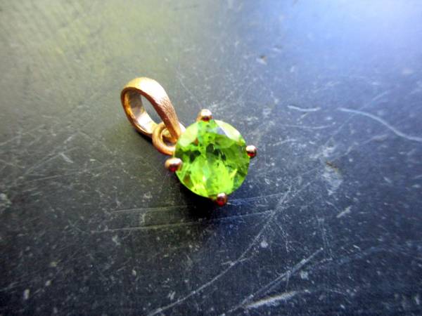 Anhänger, Peridot, Olivin, facettiert, Sterlingsilber, vergoldet, grün, rund, Schmuck