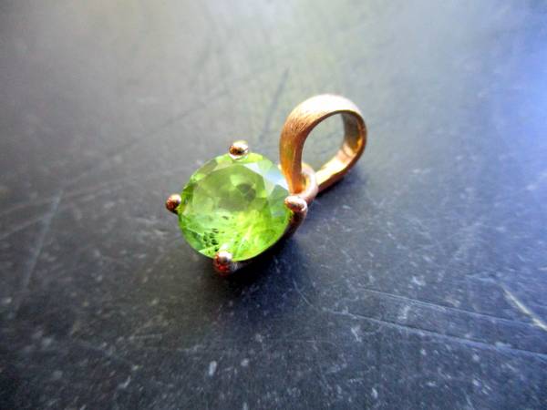 Anhänger, Peridot, Olivin, facettiert, Sterlingsilber, vergoldet, grün, rund, Schmuck