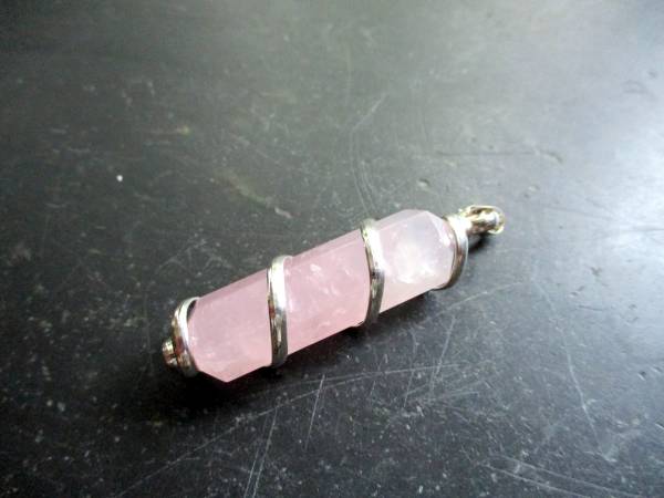 Anhänger, Silberdraht, Rosenquarz, hell, Stab, Unisex