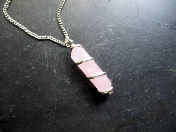 Anhänger, Silberdraht, Rosenquarz, hell, Stab, Unisex