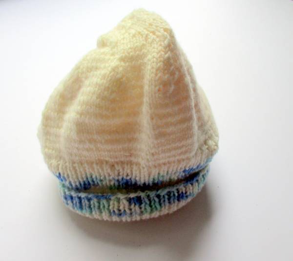 Baby, Mütze, Haube, weiß mit blauen Streifen, Wolle, gestrickt