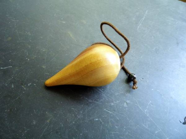 Baj Pendel, Spitzpendel, Holzpendel, Pyramide, Bernstein, Therapie Pendel, Energie Pendel