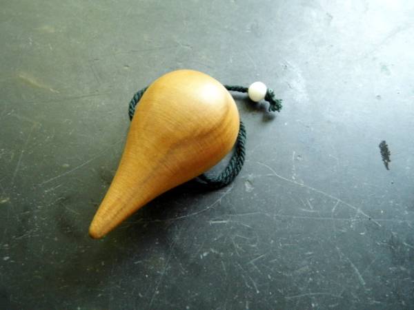 Baj Pendel, Spitzpendel, Holzpendel, Pyramide, Mangan, Therapie Pendel, Energie Pendel