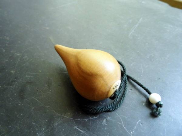 Baj Pendel, Spitzpendel, Holzpendel, Pyramide, Mangan, Therapie Pendel, Energie Pendel