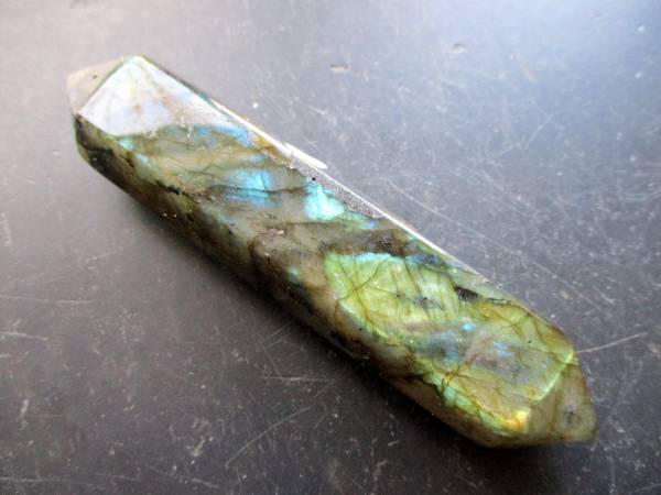 Edelstein, Labradorit, Doppelender, Meditation, Akupunktur, Massage, bunt schimmernd