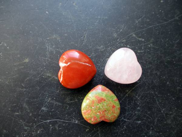Edelstein, Herz, klein, Rosenquarz, Jaspis, Unakit, Deko, Meditation, Reiki, 3 Stück