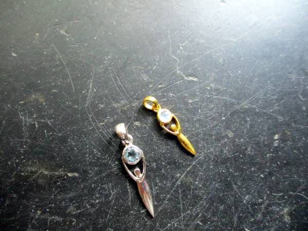 Göttin, Gaja, Erdmutter, Sterlingsilber, vergoldet, Mondstein, Schmuck, Muttergöttin, mini