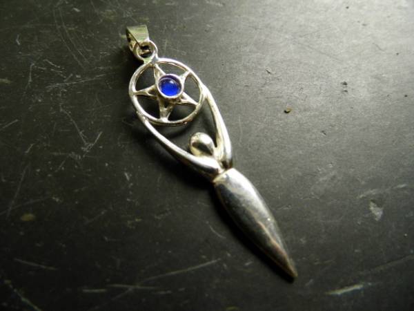 Gaja, Göttin, Erdmutter, Anhänger, Sterlingsilber, Blauquarz, Symbolschmuck, Esoterik