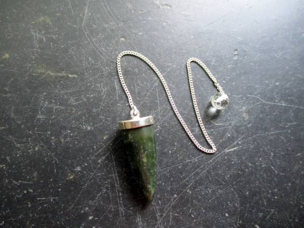 Pendel, Jade, dunkelgrün, Sterlingsilber, Spitzpendel, Magie, Esoterik