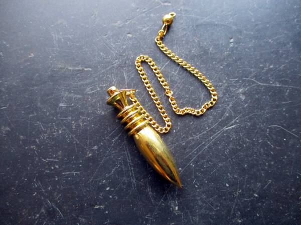 Pendel, spitz, Spitzpendel, Karnakpendel, Messing, Esoterik, Schamane, Wicca