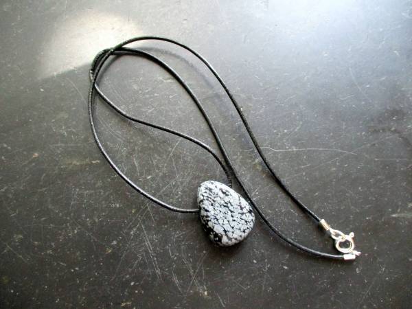 Kette, Anhänger, Tropfen, Lederband, Schneeflockenobsidian, schwarz, weiß, Unisex