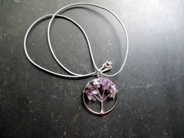 Kette, Lederband, Anhänger, Baum des Lebens, Metall, versilbert, Amethyst, lila