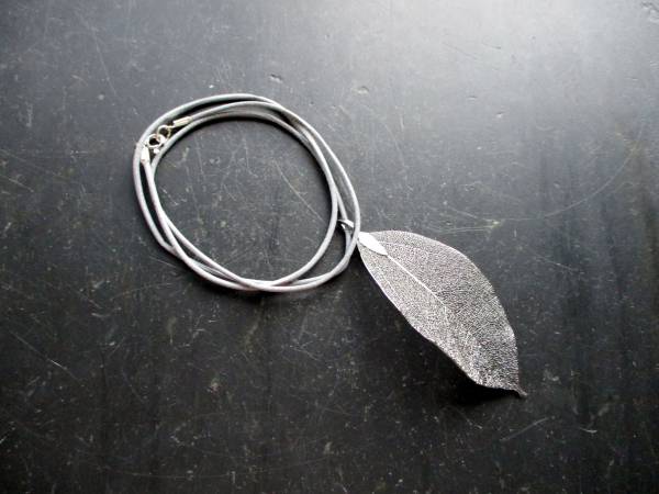 Kette, Anhänger, Blatt, echt, Lederband, Blatt, versilbert, Schmuck, Bodhi Baum