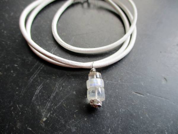 Anhänger, Cairn, Lederband, Mondstein, Turmalin, Schmuck