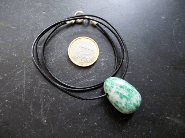 Kette, Anhänger, Lederband, Jade, grün, Schmuck, Schamane