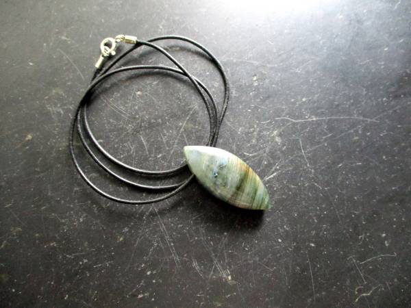 Anhänger, Navette, Labradorit, schillernd, Schmuck, Lederband, Silber