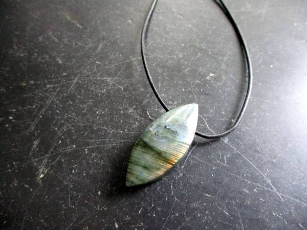 Anhänger, Navette, Labradorit, schillernd, Schmuck, Lederband, Silber