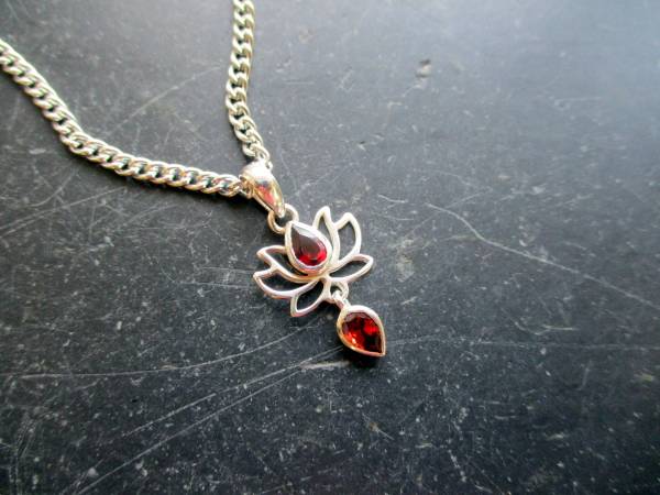 Anhänger, Sterlingsilber, Lotus, Granat, facettiert, Erkenntnis, Blume, Mädchen, Frauen