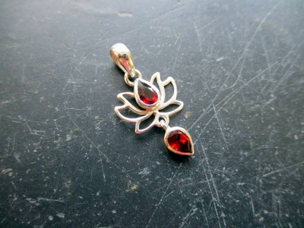 Anhänger, Sterlingsilber, Lotus, Granat, facettiert, Erkenntnis, Blume, Mädchen, Frauen