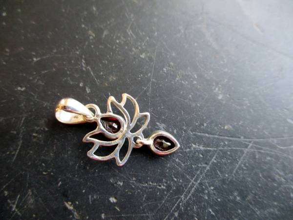 Anhänger, Sterlingsilber, Lotus, Granat, facettiert, Erkenntnis, Blume, Mädchen, Frauen