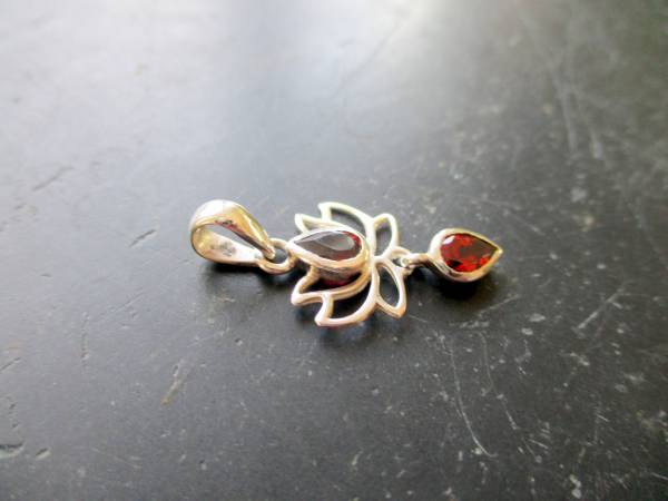 Anhänger, Sterlingsilber, Lotus, Granat, facettiert, Erkenntnis, Blume, Mädchen, Frauen