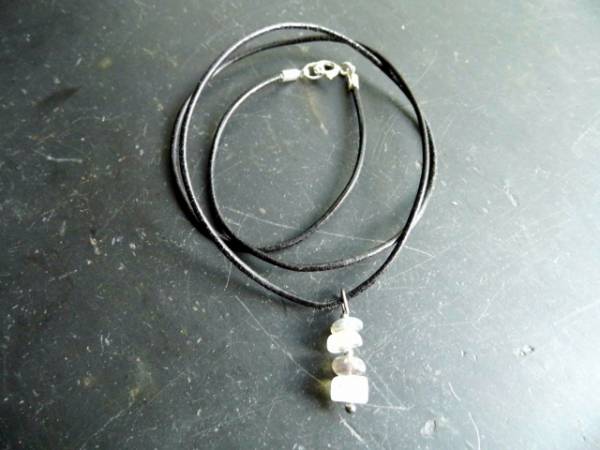 Kette, Anhänger, Cairn, Lederband, Mondstein, Labradorit, Silber, Schmuck, grün, weiß