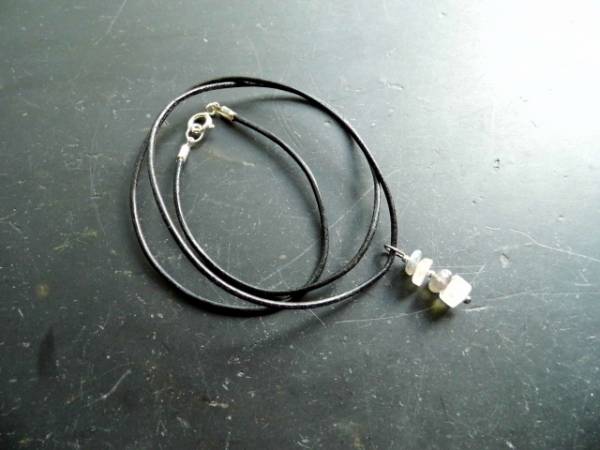 Kette, Anhänger, Cairn, Lederband, Mondstein, Labradorit, Silber, Schmuck, grün, weiß