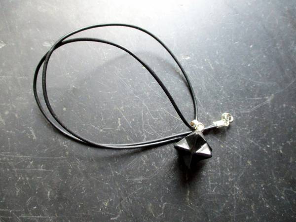 Kette, Lederband, Anhänger, Merkaba, Schungit, schwarz, Unisex